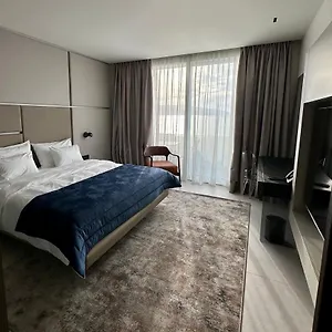Abi's & Hotel Vlorë